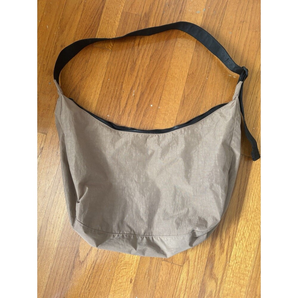 Baggu Large Nylon Crescent Bag Tan /Taupe Excellent Condition Retired Color
